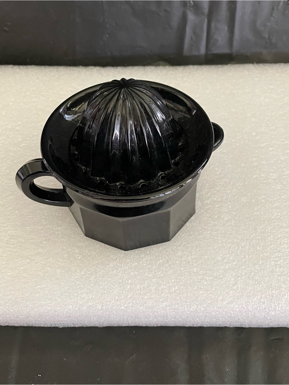 Black glass citrus juicer reamer ten-sided panel spout MCM vintage NICE!